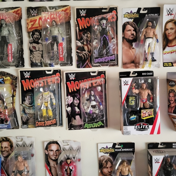 Mystery box of 5 brand new in package wwe figures - Picture 3 of 9